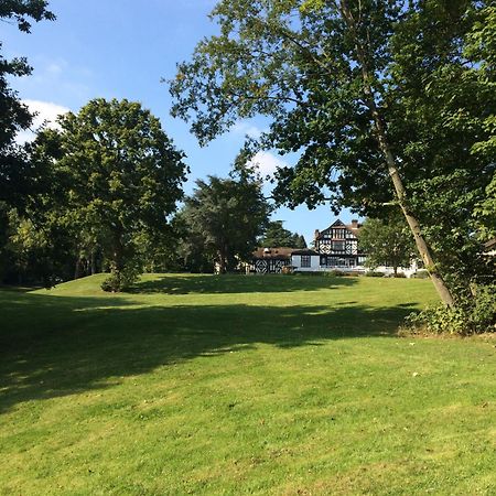 The Manor Elstree Hotel Kültér fotó